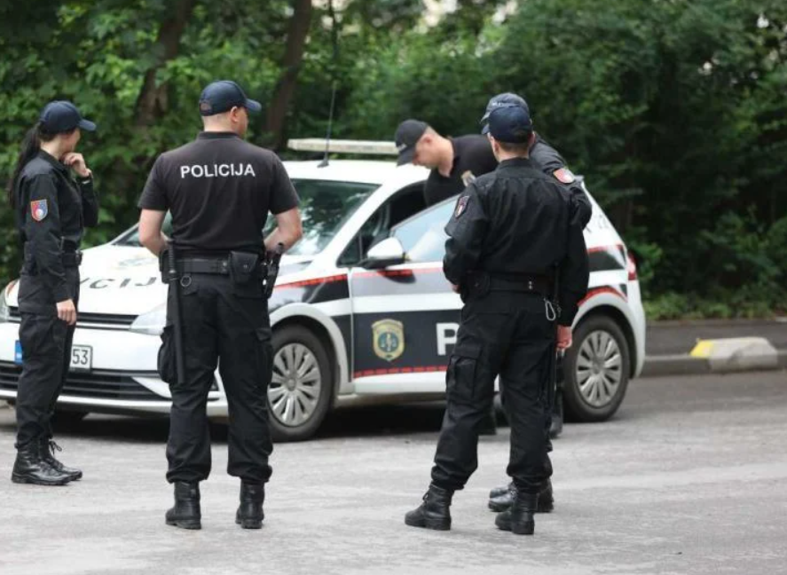 Odjel za droge MUP KS pretresao u Novom Sarajevu: U stanu držao marihuanu, spid i municiju